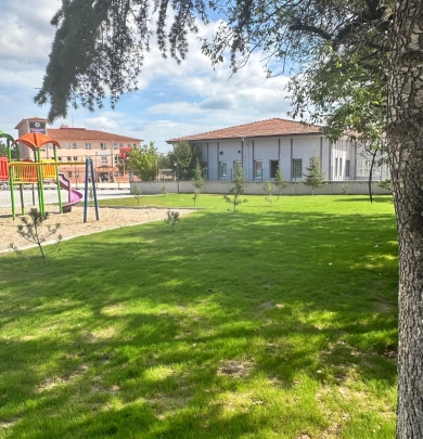 KURUÇAY BELEDİYESİ'NDEN OKUL BAHÇESİNE YEŞİL DOKUNUŞ