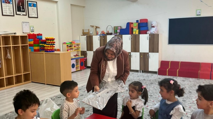 KURUÇAY BELEDİYE BAŞKANI RENGÜL ATICI'DAN KURUÇAY İLKOKULU MİNİKLERİNE ZİYARET