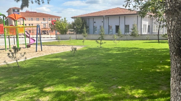 KURUÇAY BELEDİYESİ'NDEN OKUL BAHÇESİNE YEŞİL DOKUNUŞ